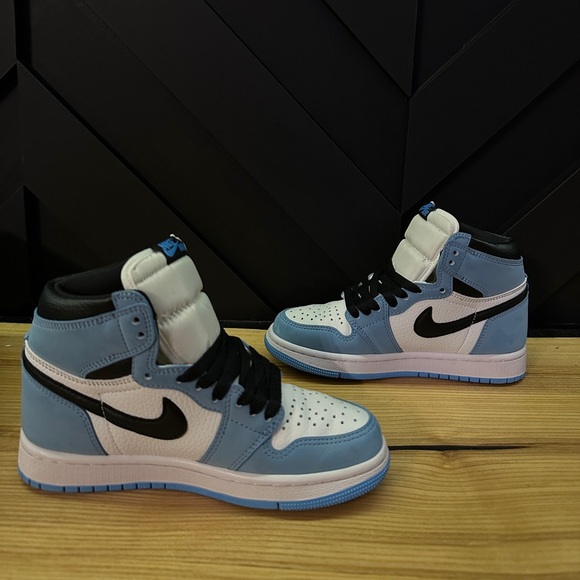 Air Jordan 1 Retro High OG University Blue (5.5-6) - Picture 5 of 5